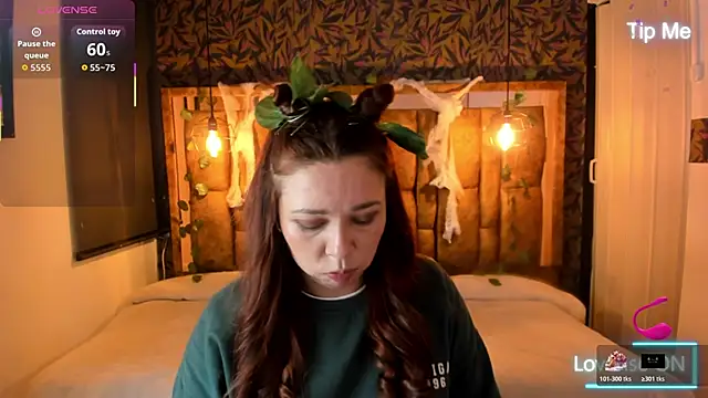 Snapshot of Isa_Thompson__ chatting on October 31, 3:40 am Isa Thompson   online show from October 31, 3:40 am