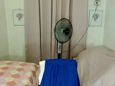 Snapshot of gorgeousYNEZ22 chatting on April 28, 12:53 am gorgeousYNEZ22 online show from April 28, 12:53 am