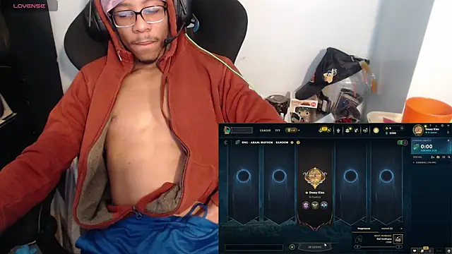 Snapshot of Mrlight1k chatting on February 8, 5:44 am Mrlight1k online show from February 8, 5:44 am