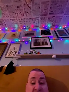 WriggleQuest online show from October 29, 9:05 pm