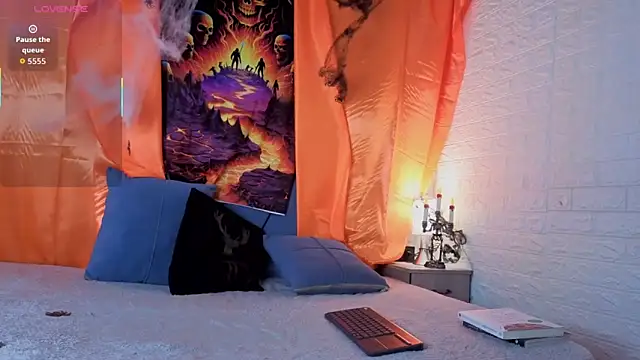 Snapshot of angel__red_ chatting on October 6, 2:42 am angel red online show from October 6, 2:42 am