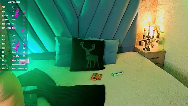 Snapshot of angel__red_ chatting on October 9, 3:04 am angel red online show from October 9, 3:04 am