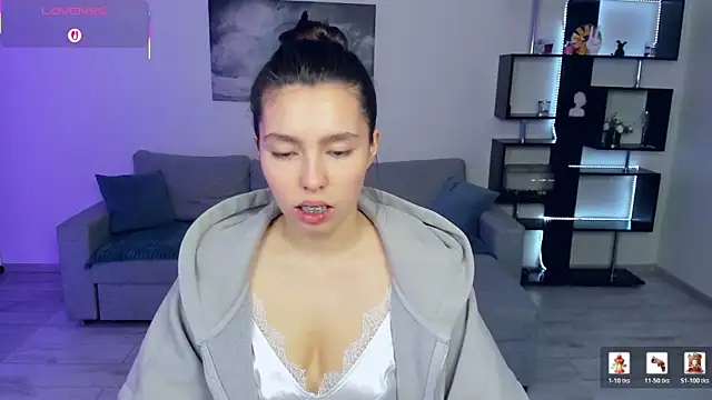 LounaDivine online show from February 7, 6:39 am