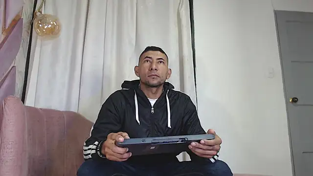 Snapshot of Morganandmegan chatting on September 18, 11:12 am Morganandmegan online show from September 18, 11:12 am