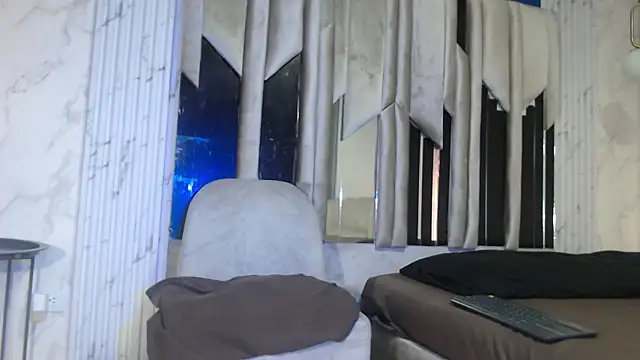 Snapshot of Morganandmegan chatting on October 11, 11:31 am Morganandmegan online show from October 11, 11:31 am