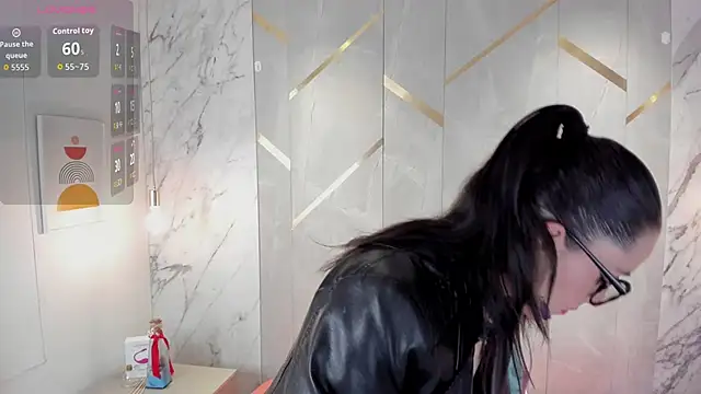 IsisNoir online show from March 25, 1:06 pm