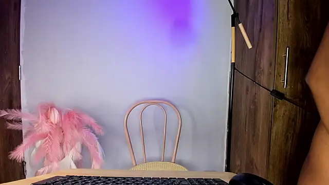 Snapshot of khate_smith chatting on April 8, 4:18 pm khate smith online show from April 8, 4:18 pm