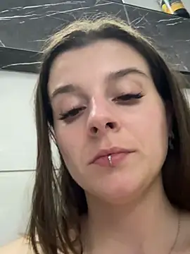 LilyIrons online show from April 26, 2:48 pm