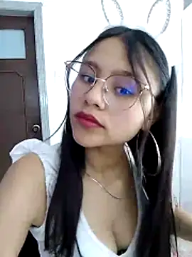 Snapshot of SofieLove_01 chatting on October 17, 9:50 pm SofieLove 01 online show from October 17, 9:50 pm