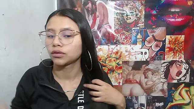 Snapshot of SofieLove_01 chatting on October 19, 8:26 am SofieLove 01 online show from October 19, 8:26 am