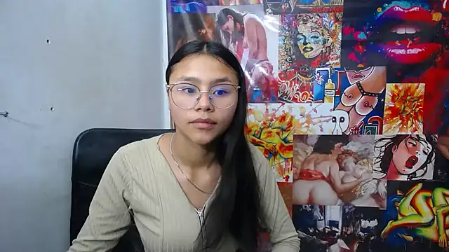 Snapshot of SofieLove_01 chatting on October 24, 8:55 am SofieLove 01 online show from October 24, 8:55 am