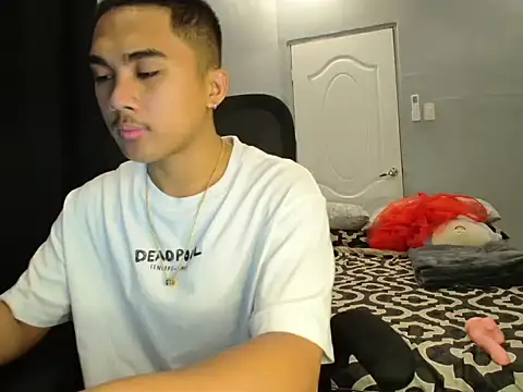 Snapshot of pinoyAdrianneXXX chatting on October 4, 1:14 am pinoyAdrianneXXX online show from October 4, 1:14 am