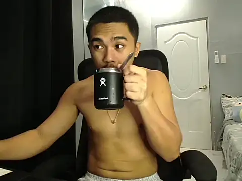 Snapshot of pinoyAdrianneXXX chatting on October 16, 12:33 am pinoyAdrianneXXX online show from October 16, 12:33 am