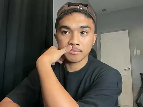 Snapshot of pinoyAdrianneXXX chatting on May 4, 10:00 am pinoyAdrianneXXX online show from May 4, 10:00 am