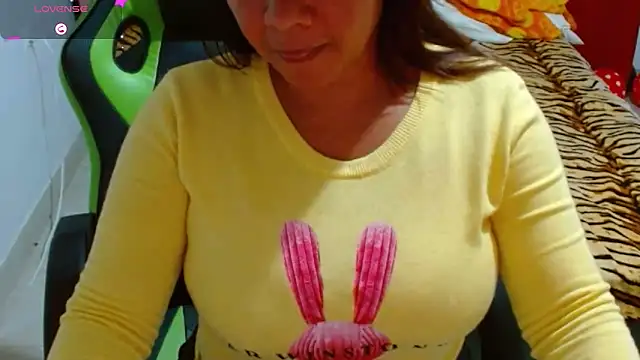 hiilarybrown online show from November 6, 3:29 am