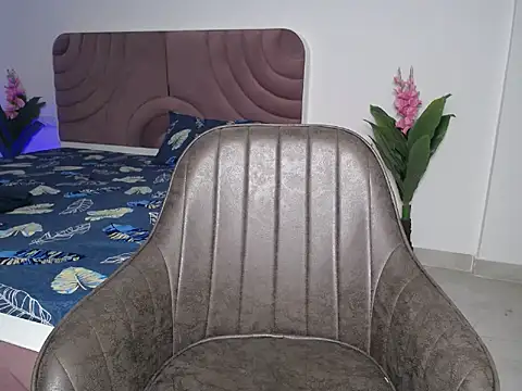 Snapshot of Hot_Queen2 chatting on October 31, 6:20 pm Hot Queen2 online show from October 31, 6:20 pm