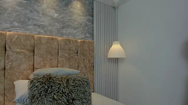 leilapons online show from September 19, 4:51 pm