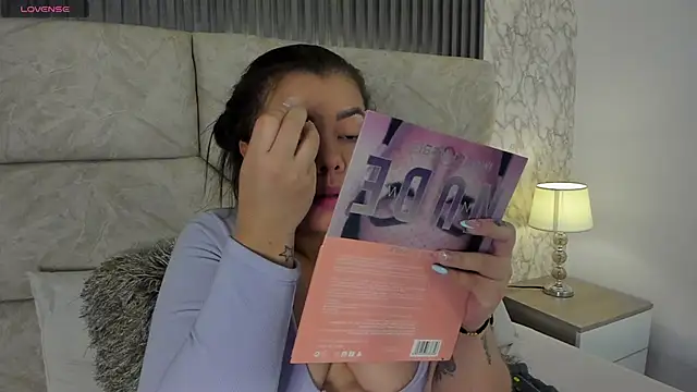 leilapons online show from October 21, 7:58 pm