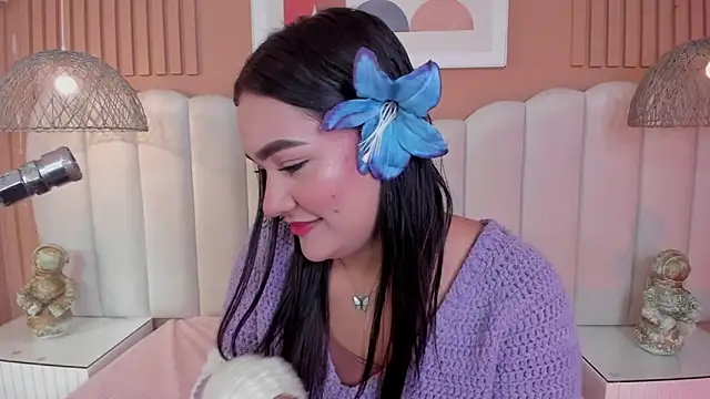 noa moon online show from April 1, 2:45 am