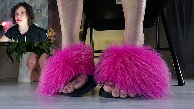 Feet Heelss online show from January 9, 12:41 pm