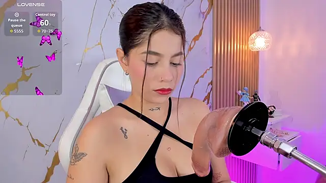 Snapshot of alissaowens_ chatting on November 30, 6:45 pm alissaowens online show from November 30, 6:45 pm