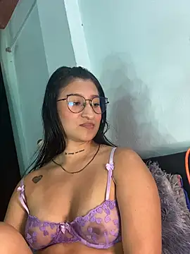 EVAH LEE  online show from April 23, 12:01 am