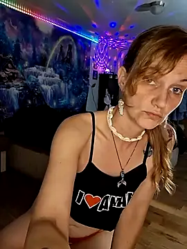 PeachyAriel online show from May 6, 6:13 pm