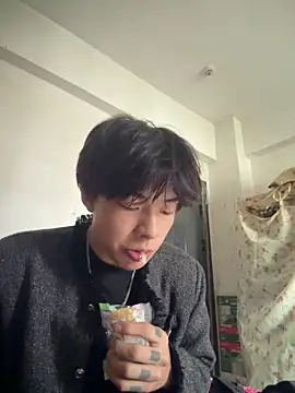 Snapshot of junjun1189 chatting on April 3, 3:04 am junjun1189 online show from April 3, 3:04 am