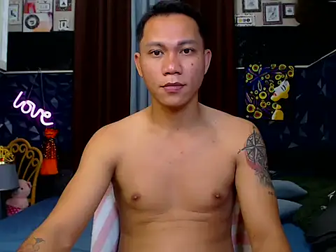 Snapshot of princenavheen chatting on October 27, 2:37 am princenavheen online show from October 27, 2:37 am