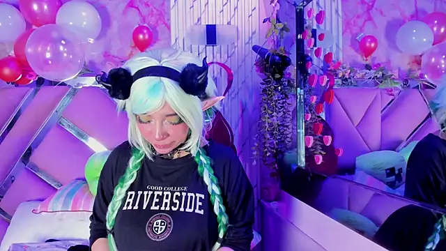 Snapshot of Akane_Hikari_ chatting on February 13, 4:52 am Akane Hikari online show from February 13, 4:52 am