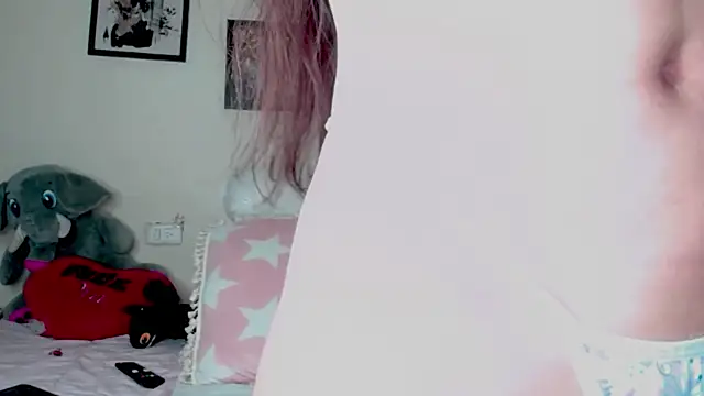 Snapshot of AmyRoux21 chatting on October 10, 12:20 am AmyRoux21 online show from October 10, 12:20 am