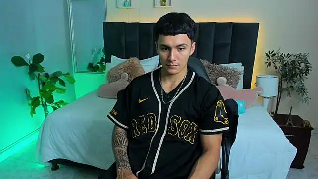 Leo santoro online show from February 3, 1:38 pm