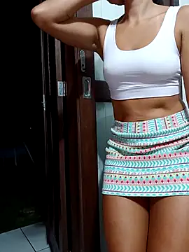 Snapshot of cicinha3657 chatting on March 27, 4:29 am cicinha3657 online show from March 27, 4:29 am