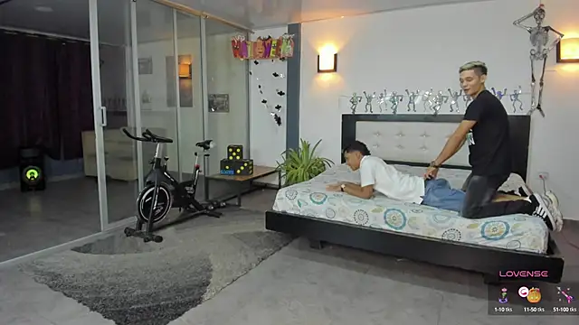 Bisexlifehot   online show from October 7, 11:13 pm