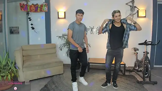 Bisexlifehot   online show from October 21, 11:16 pm