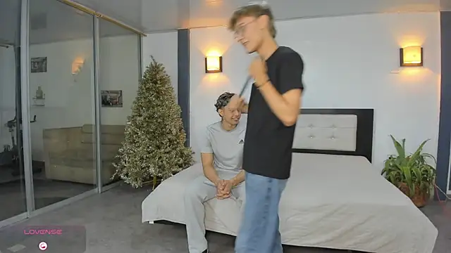 Bisexlifehot   online show from November 24, 11:15 pm