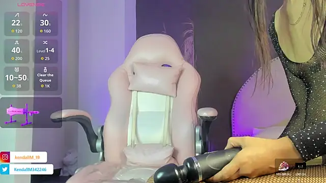  Kendall 19 online show from November 6, 8:10 pm