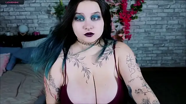 Mira Fyre online show from October 7, 8:28 pm