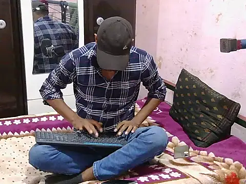 Snapshot of krishjaat43 chatting on December 19, 7:59 am krishjaat43 online show from December 19, 7:59 am