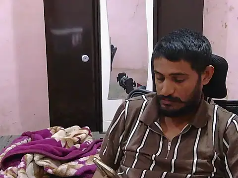 Snapshot of krishjaat43 chatting on February 3, 7:13 am krishjaat43 online show from February 3, 7:13 am