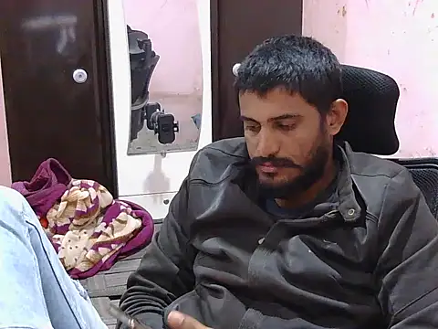 Snapshot of krishjaat43 chatting on February 5, 10:09 am krishjaat43 online show from February 5, 10:09 am