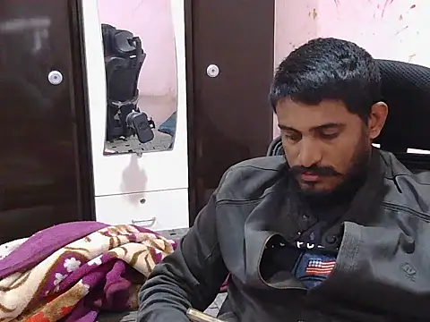 Snapshot of krishjaat43 chatting on February 5, 10:14 pm krishjaat43 online show from February 5, 10:14 pm