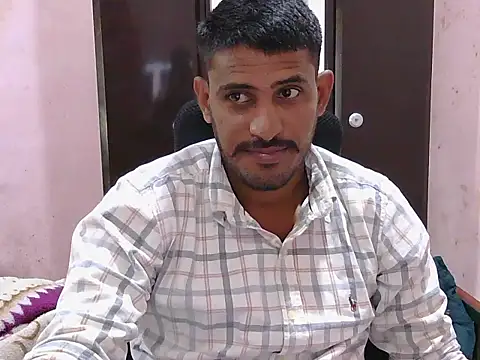 Snapshot of krishjaat43 chatting on February 8, 5:33 am krishjaat43 online show from February 8, 5:33 am