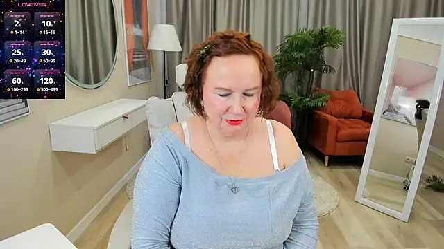 Snapshot of WifeyXRated chatting on February 26, 5:31 am WifeyXRated online show from February 26, 5:31 am