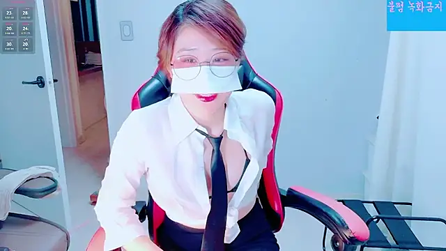 hyeony s96 online show from October 1, 12:00 pm