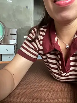 Snapshot of Old_girl chatting on October 4, 6:44 am Old girl online show from October 4, 6:44 am