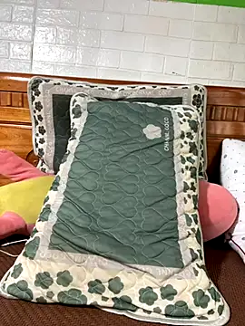 Snapshot of Old_girl chatting on October 14, 4:35 am Old girl online show from October 14, 4:35 am