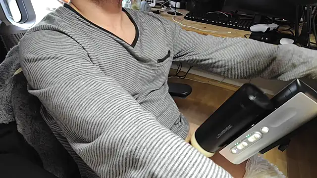 Snapshot of BenReich chatting on October 27, 8:46 pm BenReich online show from October 27, 8:46 pm