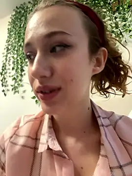 Snapshot of yourfavpsy_ chatting on January 11, 1:27 pm yourfavpsy online show from January 11, 1:27 pm