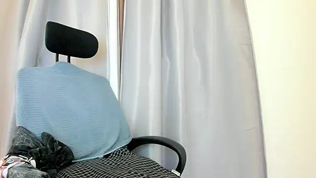 Snapshot of Asiancutiexx chatting on January 19, 12:53 pm Asiancutiexx online show from January 19, 12:53 pm